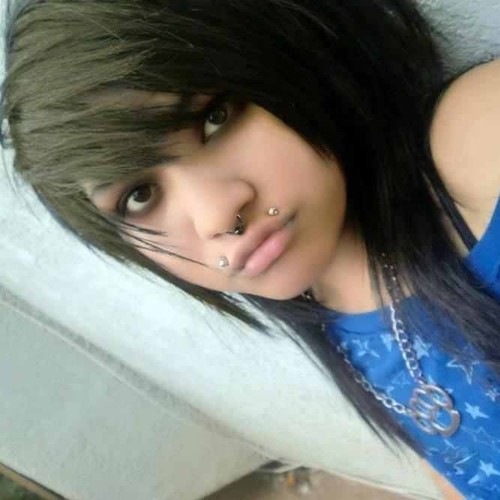Nikki Nayhous McKeever, singer-songwriter, drummer, 5'1 Australian. Doodlebob 3 c: