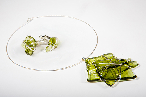 Bespoke, unique jewellery and glassware made from recycled wine and beer bottles. Make your special bottle into something to remember!