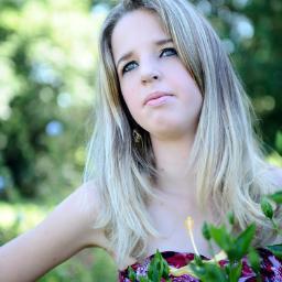Eu gosto de olhos que sorriem, de gestos que se desculpam, de toques que sabem conversar e de silêncios que se declaram.
