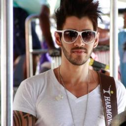 ❤ @Gusttavo_lima o teu sorriso me completa, sorria pra mim! ❤ TT criado 21/11/2011