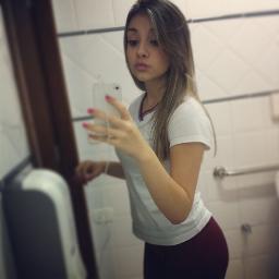 sou muito linda, cherosa , ciumenta, kkkkk tchau