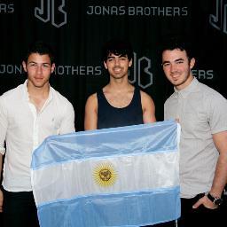 KevJoeNick's profile picture. ♥TwitterOficial de Flor Dublecs,I'am  Jonatic, Zattacker,Lovatic,Smiller,Tannatic,mis idolos: @JonasBrothers @ZacEfron @ddlovato @MileyCyrus & @TannerPatrick