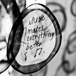 19, love Tokio Hotel, studying to become a photographer, this is my dream, and i will reach it, I want to be the greatest!
Certified Alien