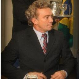 ... É preciso coragem para ser diferente e muita competência para fazer a diferença...
Estou no meu Terceiro Mandato. Obrigado!