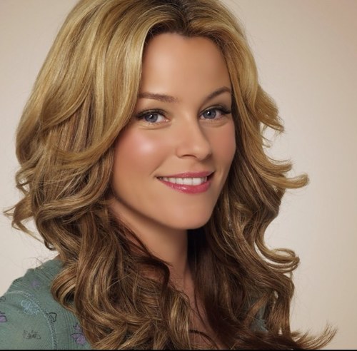 Effie Trinket, fabulous escort and lover of mahogany. [18+ Roleplayer]