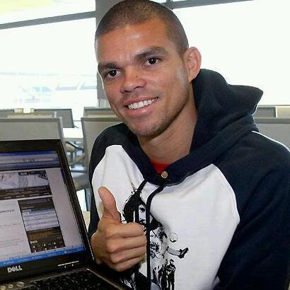 we support @officialPepe . we are spanish fans. follow us and support PEPE.  email : Fanclubpepe@gmail.com