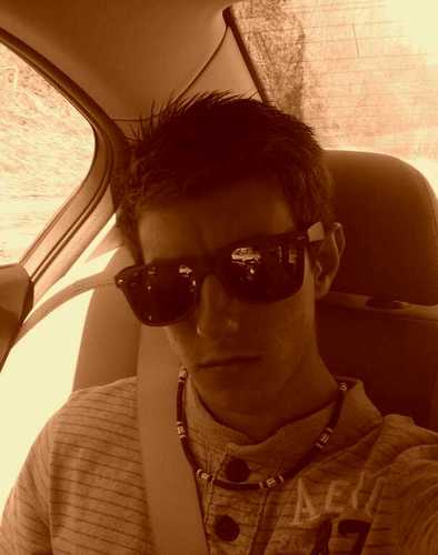 im funn under the sun and got swag yea. sun,waves and girls hahaha