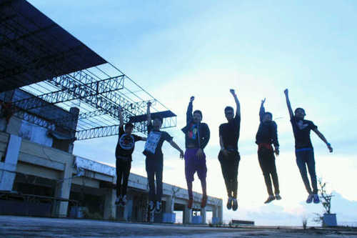 Follow @boysquad_