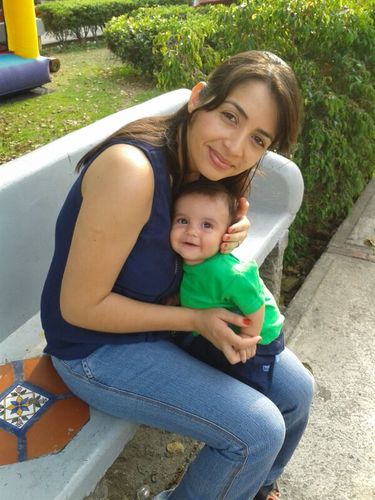 Ing. en Informática, felizmente casada y con una Familia que vale oro. Devota de Dios y de la Divina Pastora. Y ahora MAMA!!!.
