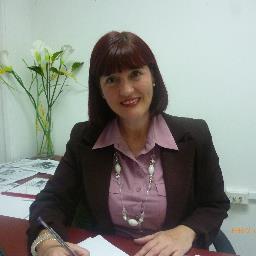 Trabajando duro, con pasión por lo que hago, entregando mi alma y mi tiempo, para lograr alcanzar los objetivos y metas trazadas, tengo un compromiso moral.