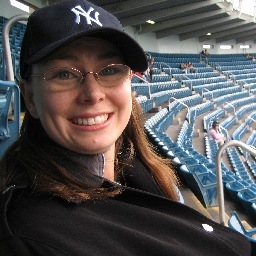 lauramashadow's profile picture. 