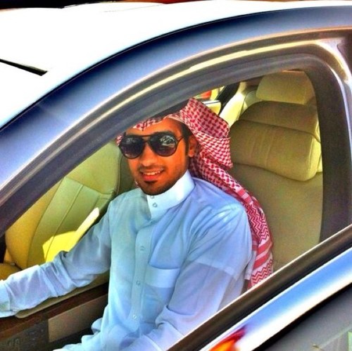 شاب بسيط ... طالب في جامعة الملك سعود (كلية الامير سلطان للخدمات الطبية الطارئة)... حياوي☺ ... اتعامل مع الناس بقانون (عَامِل كما تُحِب ان تُعَامَل)