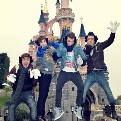 WorldOfJCats's profile picture. Follow me&ill follow back