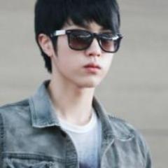 โย่ว!!! อันยองงงงง ผมเด็กประถมซองยอลคึคึ ใครคิดถึงผมยกมือขึ้น โห้*0* เยอะจังเลย ทักผมบ้างน่ะครับ ซารังแฮผมรักทุกคนครับ*กอด* (คนนี้ของผม: @BAEKHYUN92_DMTM )