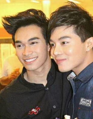 บ้านก้องเค2*6 สองตัวพ่อแห่งบ้านAf9 ทวิตก้องเค @KONG_AF9 @K_AF9 #ทำไมไม่พูดออกมา ซิงเกิ้ลก้อง #ร่างด้วยดินสอ ซิงเกิ้ลเค ช่วยสนับสนุนน้องทั้งคู่นะคร้าบ♥