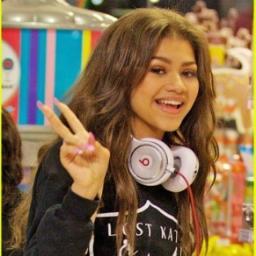 I love Zendaya :)