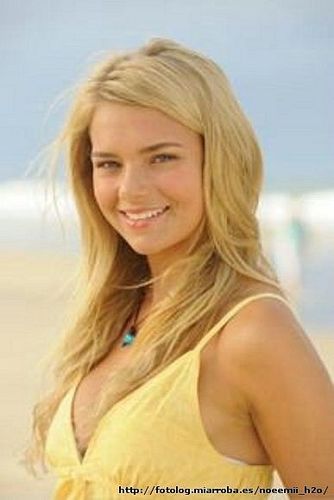Sirena.Puedo derretir el agua.Mis mejores amigas son Cleo, Rikki y Emma.