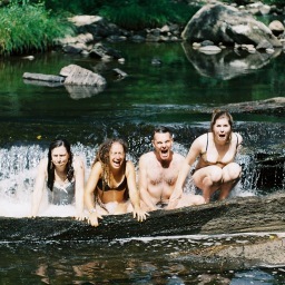 knitcrosheen's profile picture. 