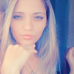 No dia que minha lágrima cair de saudades, vou ter a absoluta certeza que um dia eu amei você.Sincera,Ciumenta,Amiga,Engraçada ,Carinhosa,não tente me entender!