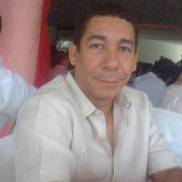 Arquitecto con énfasis en diseño y proyectos a cargo de la dirección de la firma ARKITEKTEMOS S.A.S Colombia.