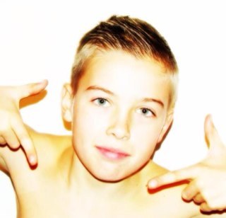 Hey guys i'm Joan / follow me on instagram and kik me : boyybellieber / @bty_star_n's brother !