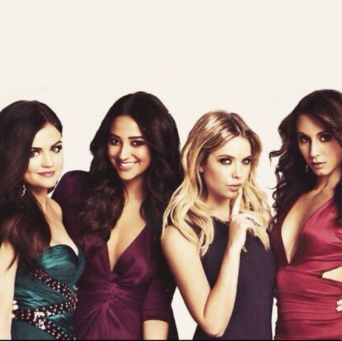 SourceLiarsFR's profile picture. Source sur les acteurs de la série #PLL, vous trouverez les derniers news, photos, facts, citations de PLL (tout est ensuite mit dans les favoris)