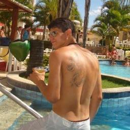 Sou critico mais creio Em Deus com toda fé que e mais forte que a vontade de viver.