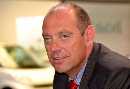 fan of Mercedes-Benz, smart, motorboating, Apple, Italian and Japanese food, Spain, technology; CEO Daimler Middle East & Levant