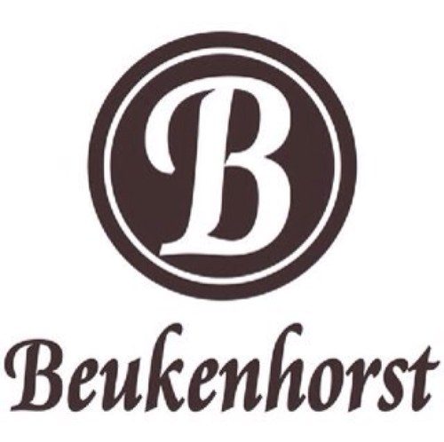 Wij branden onze koffie elke dag vers in onze eigen branderij deze bestaat al sinds 1784. Wij leveren het totaalconcept voor horeca en bedrijven.