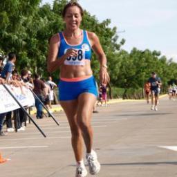 Prof.Educación Física, Entrenadora de @DesafioRunnersW 
Presidenta de la Fundación Amigos del Atleta Sin Recursos @fundacionaasr y  Entrenadora Fitness,