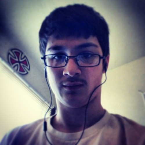 I am Robert Rose follow me and i will follow back if i know how to i will lol