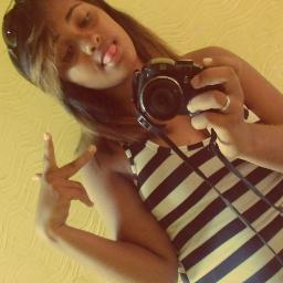 AAAH! Esse amor Que eu quero te dar Que nasceu do seu beijo Quer me dominar, me dominar, me dominar, me dominar. ♫