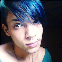 No mundo, apenas há duas maneiras de subirmos, ou graças à nossa habilidade, ou mediante a imbecilidade dos outros.