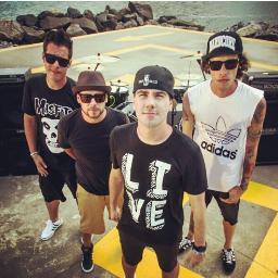 Que venha tudo, nós sempre vamos estar com vocês. Nunca abandonaríamos a nossa felicidade. 3 Since:08/06/11. Oficializado:27/07/11 Donas:Mari e Bela