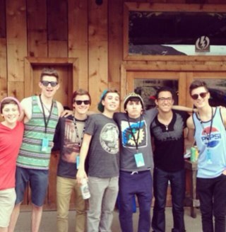 I follow back! :) 

connor, ricky, sam, jc, trevor, ricardo and kian :*