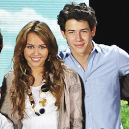 Niley true love! Miley Ray Cyrus my queen! JoBros,1D and Glee! Parawhore baby (L) I love my Twitter friends :) JB always (L)