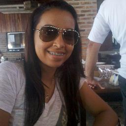 Professora de Biologia, micro-empresária, católica e uma filha de Deus cheia de sonhos.