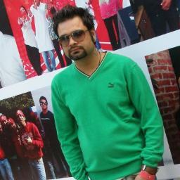 You can see me playing rock n roll, jazz, blues, country, hip hop, rap to r‘n’b, reggae to rock, electronic, global beats, bollywood, retro, house etc.