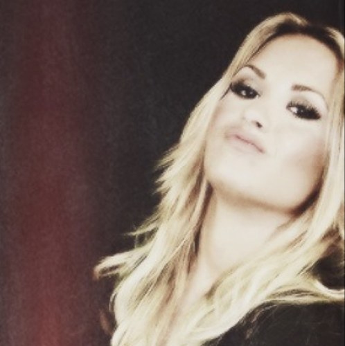 Não existe palavras para expressar o que a Demi significa pra mim! STAY STRONG