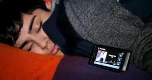 She's not afriad of scary movies, she likes the way we kiss in the dark, she's not afriad of falling in love with Zayn Mallik.