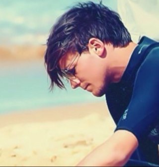1/5 of One Direction :) live life for the moment becaust everything else is uncertain! [NOT THE REAL LOUIS] just another fanpage!