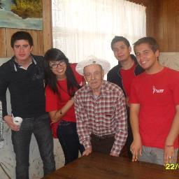 Grupo de II semestre trabajando para apoyar al Asilo Senecu (: