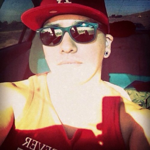 keoni1302's profile picture. salad tosser at OliveGarden... breadstick?