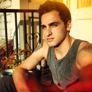 Kendall Knight. Badass Motherfucker. I'm the leader of Big Time Rush. k1: @faketimerush K2: @fauxylegit k3: @bigtimerushmrp  [rp]