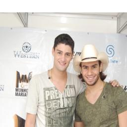 tenho uma filha, amoo munhoz e mariano, sou casada, curto mto a vida. curtam minha page n http://t.co/S0mfnCXDxR