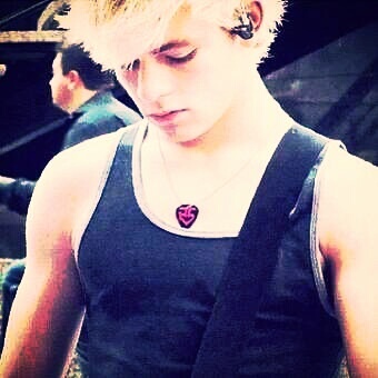 I'm Austin Moon, Iike pancakes and gummy bears. I also love @FakingTheDawson...mmm, she is miiiine ;) ||Taken/Roleplay|| (Sensitive dork/ Sex God)