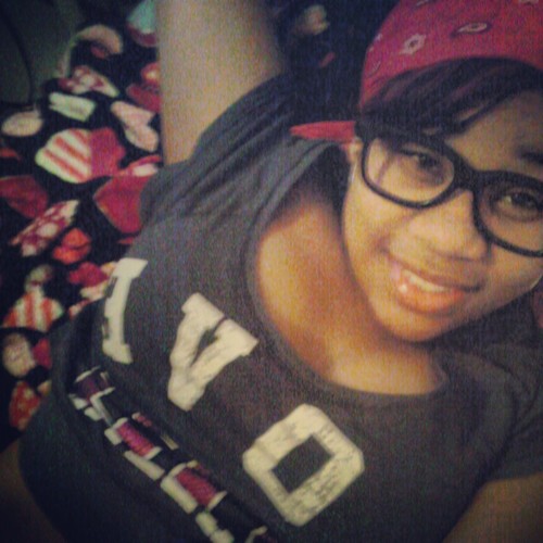 I'm a beautiful , smart , outgoing young woman , I don't feed into the ignorance of people , I LOVE to communicate && Get to know people ! 3