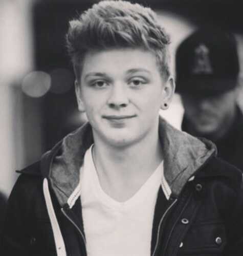 #3eekMyBioDistrict3 i think i love Mcdonalds more than @District3music could i be any wronger? x 1/4