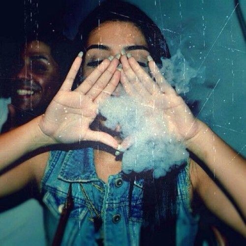 OneBakedBetchh's profile picture. BAKED NOT FRIED.  

#StayLifted #StonerNation #HappyHippy #BabyAnon