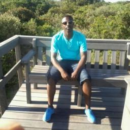 smart,cute,tall but not too tall,well manarred soccer player.down to earth .social and extrovent person...